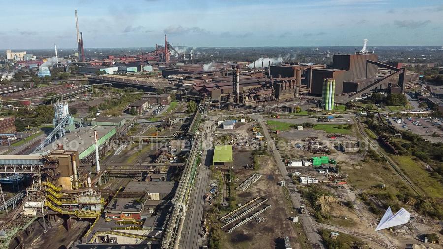Luftaufnahmen mit Drohne für eine Filmproduktion über "klimaneutrale Stahlproduktion" von thyssenkrupp Steel in Duisburg
